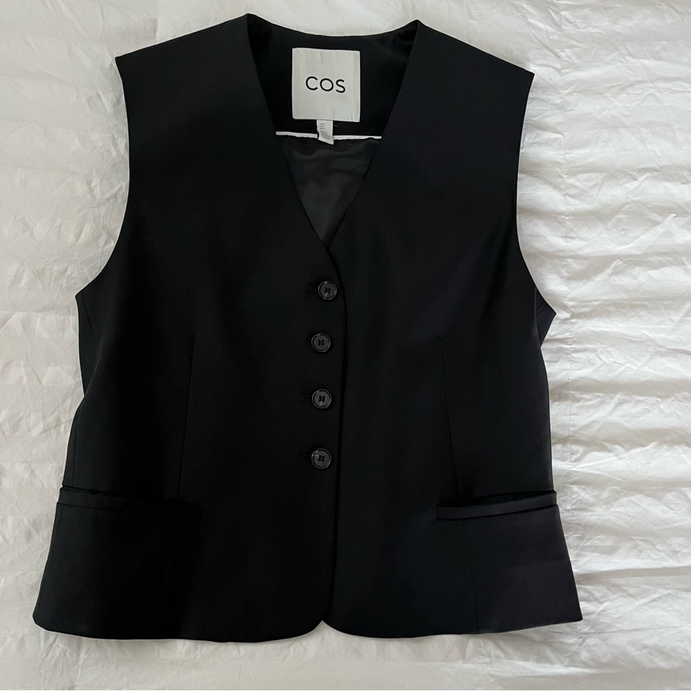 COS | Cropped Single-Breasted Waistcoat - Picture 10 of 15